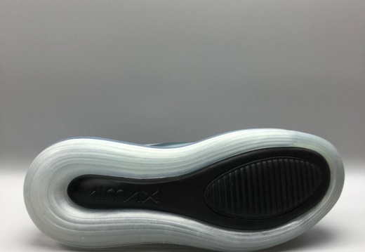 Nike Air Max 720 搭载厚度优于 Nike 先前鞋款的大型 Air 气垫 (1)