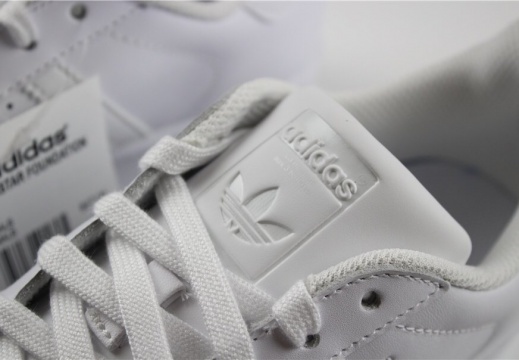 Adidas 三叶草 贝壳头板鞋 (43)