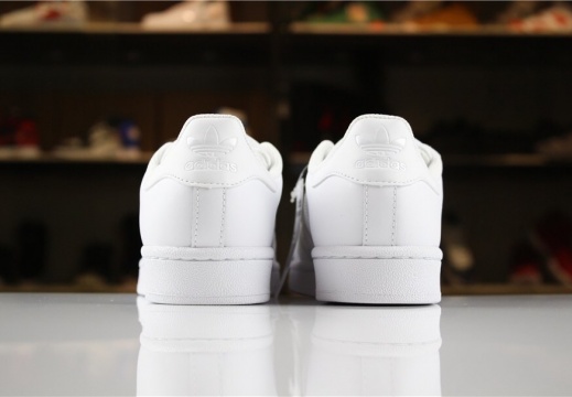 Adidas 三叶草 贝壳头板鞋 (45)